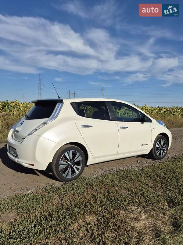 Хэтчбек Nissan Leaf 2017 в Полтаве