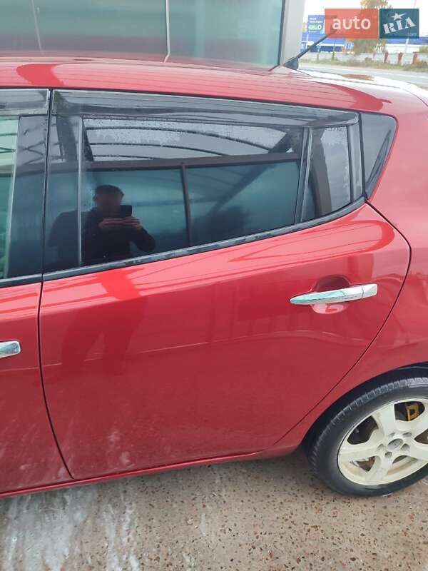 Хетчбек Nissan Leaf 2014 в Києві