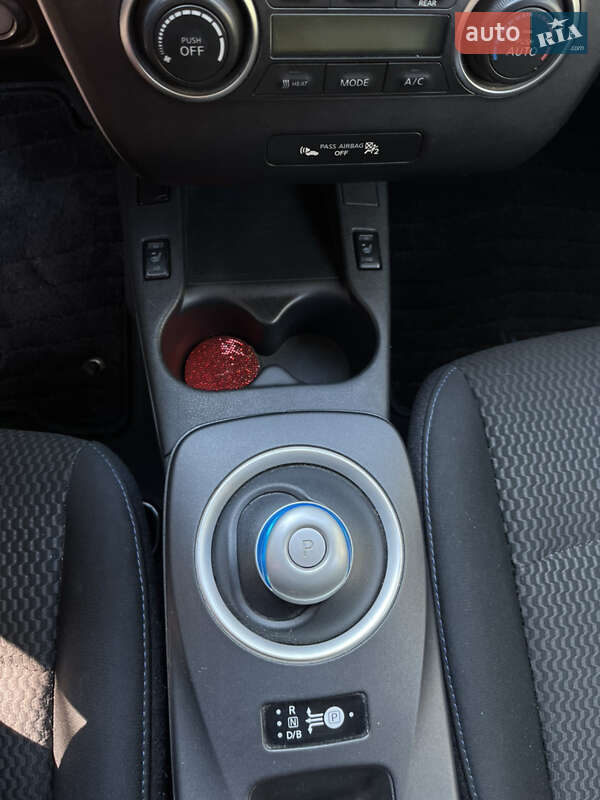 Хэтчбек Nissan Leaf 2014 в Днепре