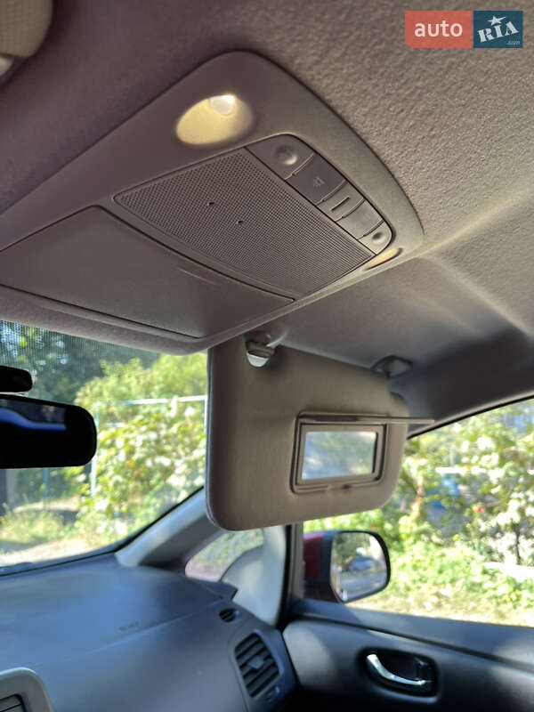 Хэтчбек Nissan Leaf 2014 в Днепре