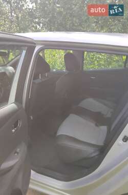 Хэтчбек Nissan Leaf 2014 в 