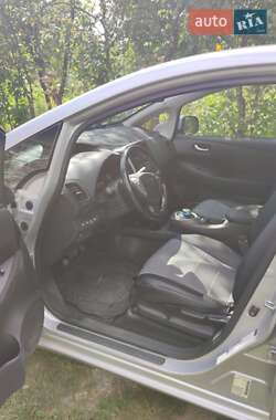 Хэтчбек Nissan Leaf 2014 в 
