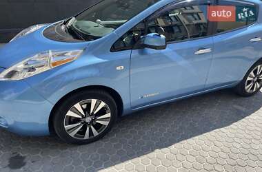 Хэтчбек Nissan Leaf 2014 в 