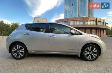 Хэтчбек Nissan Leaf 2015 в 