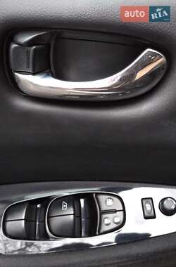 Хэтчбек Nissan Leaf 2014 в 