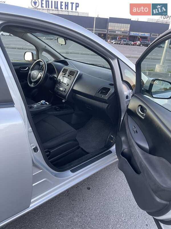 Хетчбек Nissan Leaf 2014 в Дніпрі