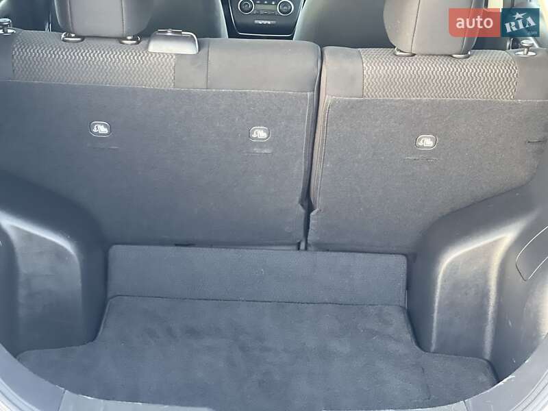 Хетчбек Nissan Leaf 2014 в Дніпрі