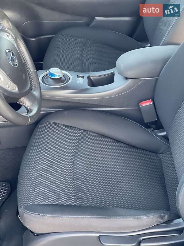 Хетчбек Nissan Leaf 2014 в Дніпрі