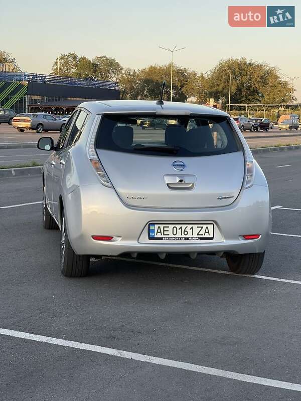 Хетчбек Nissan Leaf 2014 в Дніпрі