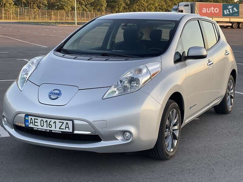 Хетчбек Nissan Leaf 2014 в Дніпрі