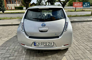 Хэтчбек Nissan Leaf 2012 в 