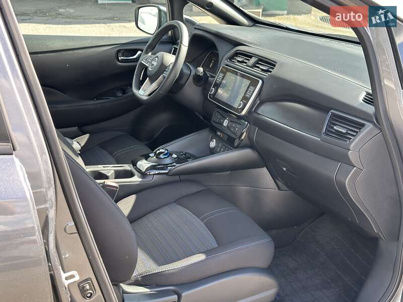 Хетчбек Nissan Leaf 2024 в Києві