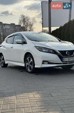 Хэтчбек Nissan Leaf 2021 в 
