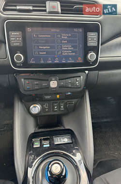Хэтчбек Nissan Leaf 2021 в 