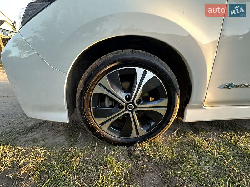 Хэтчбек Nissan Leaf 2020 в Ровно