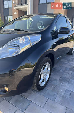Хэтчбек Nissan Leaf 2016 в 