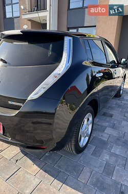 Хэтчбек Nissan Leaf 2016 в 
