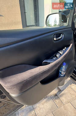 Хэтчбек Nissan Leaf 2016 в 