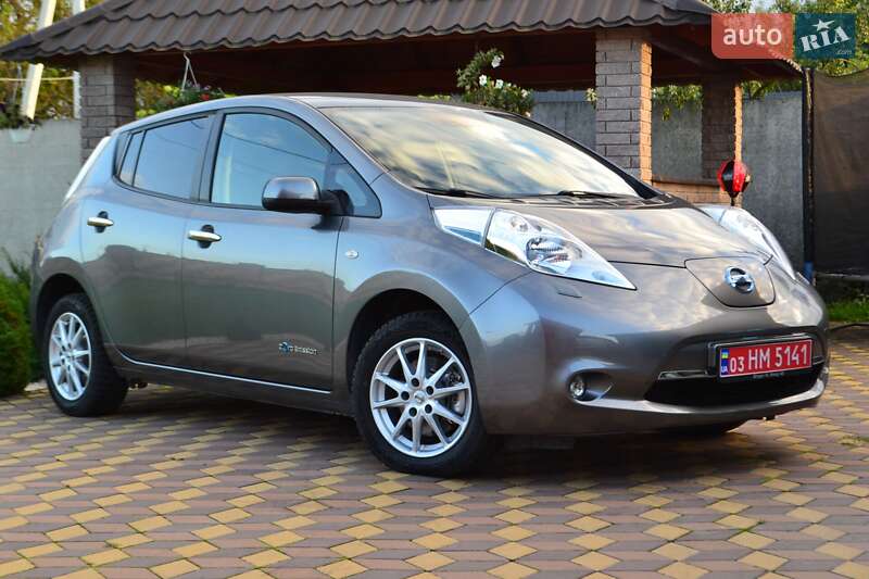 Хэтчбек Nissan Leaf 2015 в Сарнах