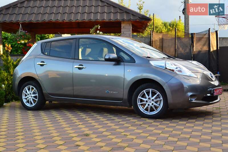 Хэтчбек Nissan Leaf 2015 в Сарнах