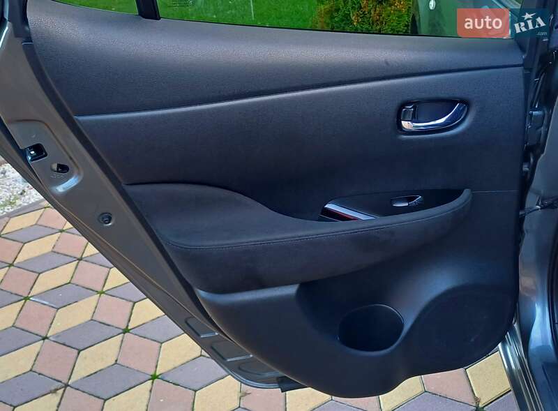 Хэтчбек Nissan Leaf 2015 в Сарнах
