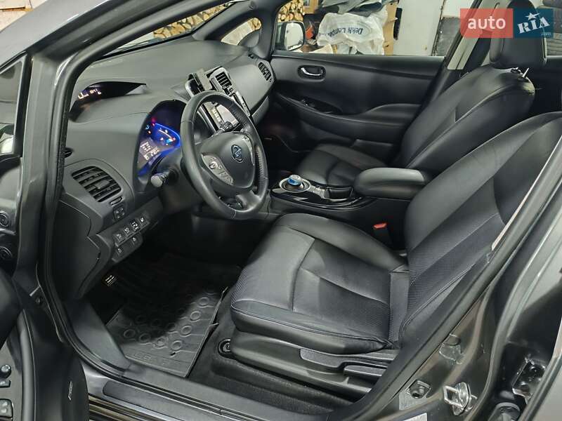 Хэтчбек Nissan Leaf 2015 в Ровно