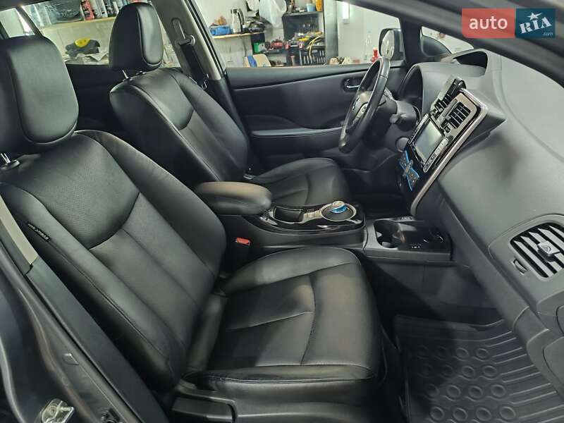 Хэтчбек Nissan Leaf 2015 в Ровно