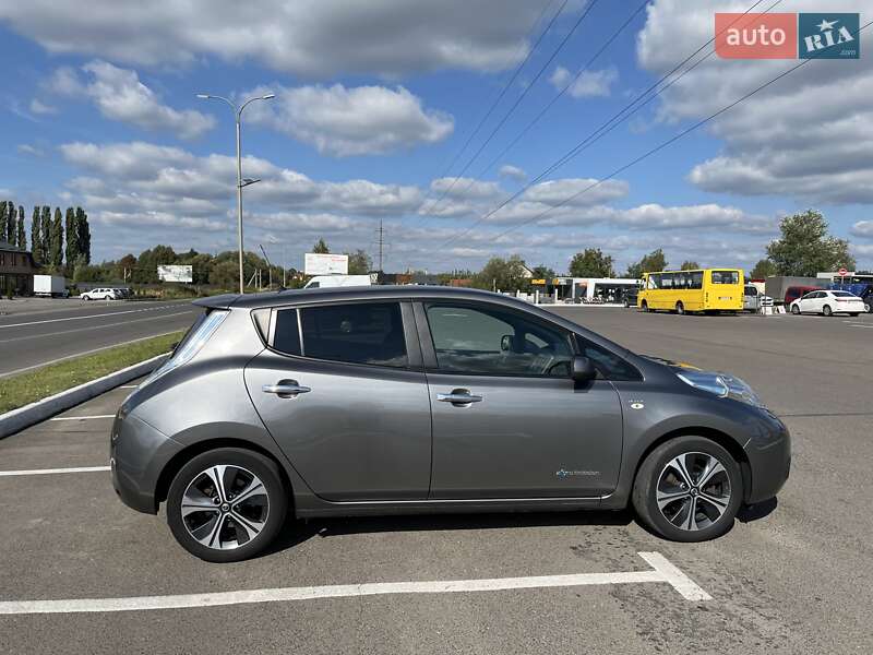 Хэтчбек Nissan Leaf 2016 в Луцке