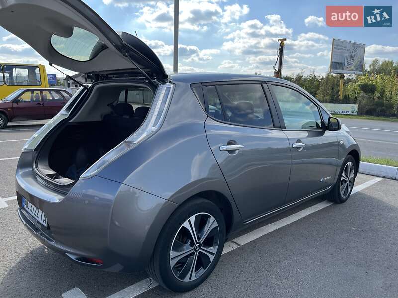 Хэтчбек Nissan Leaf 2016 в Луцке