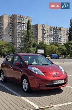 Хэтчбек Nissan Leaf 2011 в 