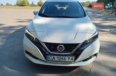 Хэтчбек Nissan Leaf 2022 в 