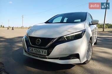 Хэтчбек Nissan Leaf 2022 в 