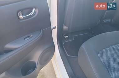 Хэтчбек Nissan Leaf 2022 в 