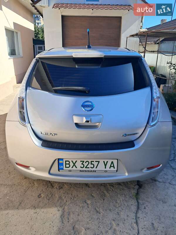 Хэтчбек Nissan Leaf 2013 в Каменец-Подольском