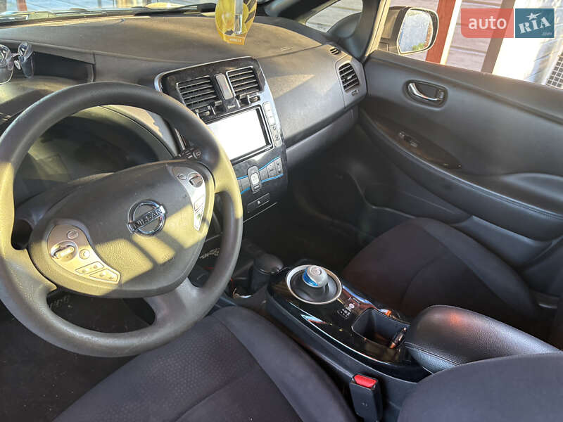Хетчбек Nissan Leaf 2016 в Дніпрі