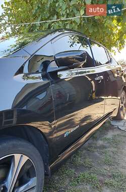 Хетчбек Nissan Leaf 2019 в Дніпрі