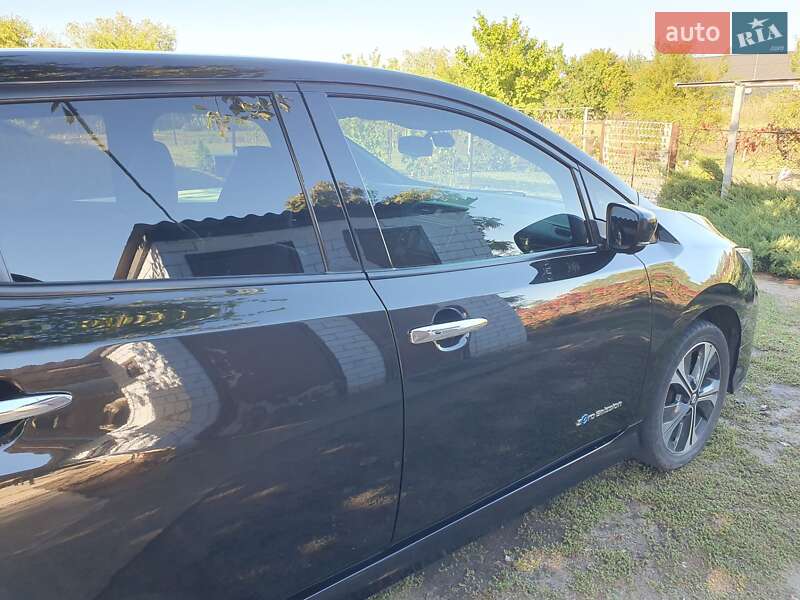 Хетчбек Nissan Leaf 2019 в Дніпрі