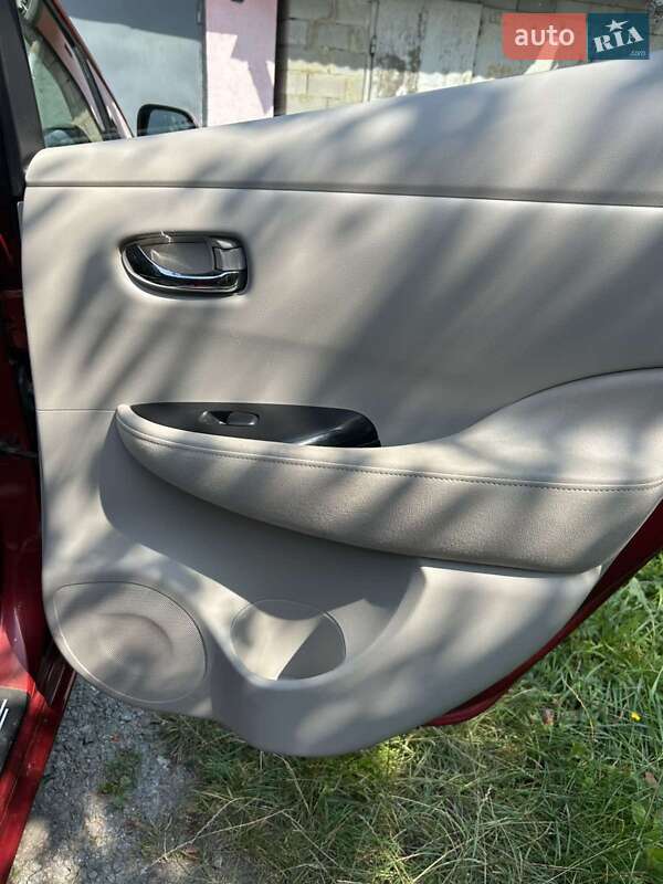 Хетчбек Nissan Leaf 2012 в Шепетівці фото 5 Хетчбек Nissan Leaf 2012 в Шепетівці