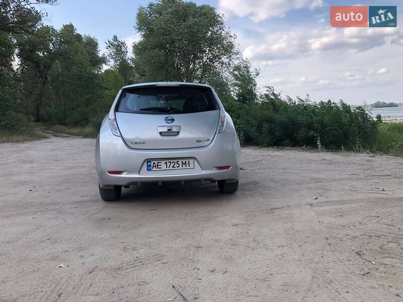 Хэтчбек Nissan Leaf 2014 в Днепре