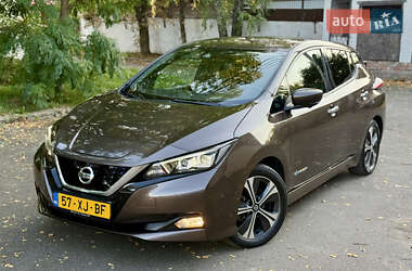 Хэтчбек Nissan Leaf 2018 в Чернигове