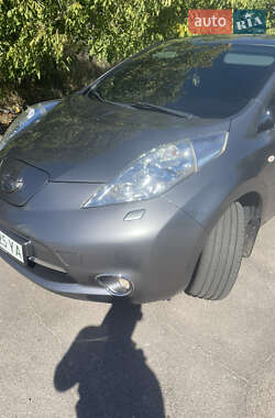 Хэтчбек Nissan Leaf 2014 в 