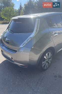 Хэтчбек Nissan Leaf 2014 в 