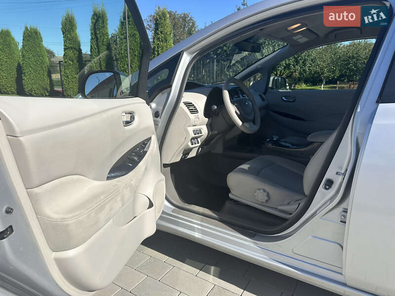 Хэтчбек Nissan Leaf 2011 в Луцке