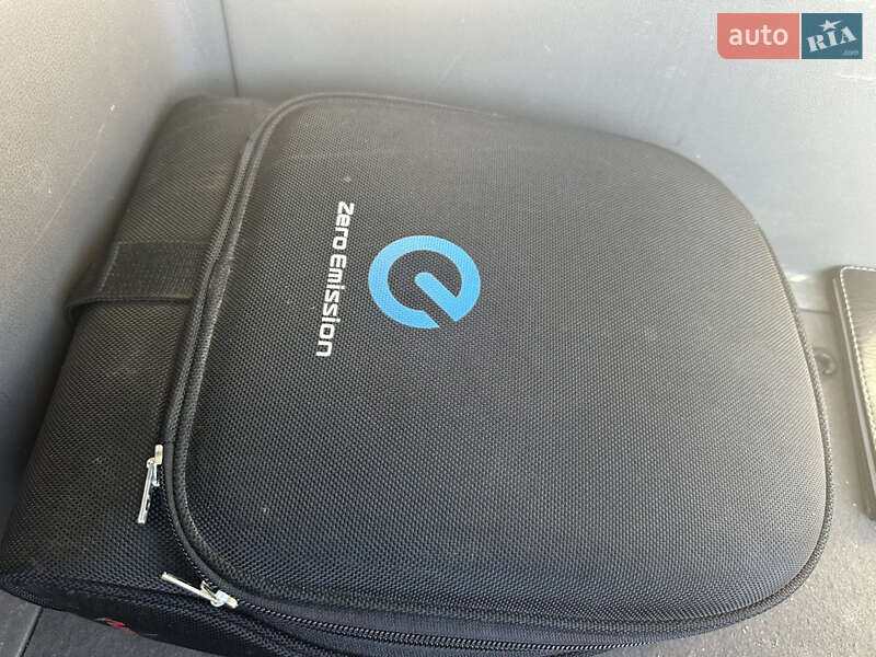 Хэтчбек Nissan Leaf 2011 в Луцке