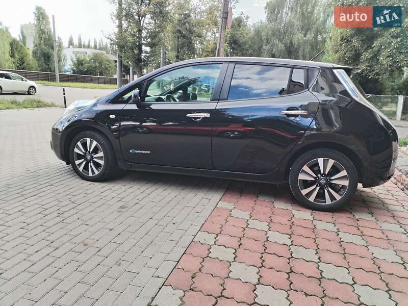 Хэтчбек Nissan Leaf 2015 в Ровно