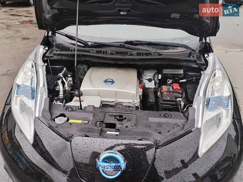Хэтчбек Nissan Leaf 2015 в Ровно
