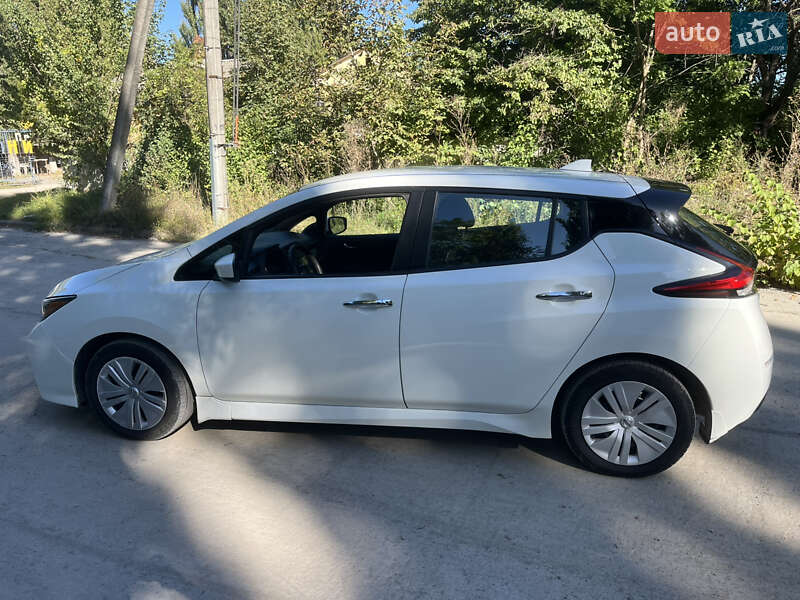 Хэтчбек Nissan Leaf 2018 в Каменец-Подольском