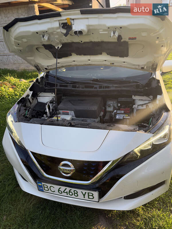 Хэтчбек Nissan Leaf 2019 в Мостиске