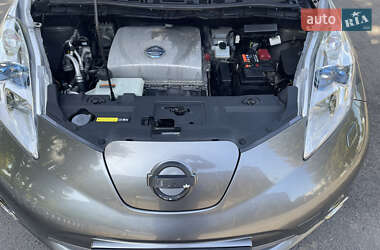 Хэтчбек Nissan Leaf 2014 в 