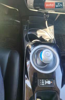 Хэтчбек Nissan Leaf 2013 в 
